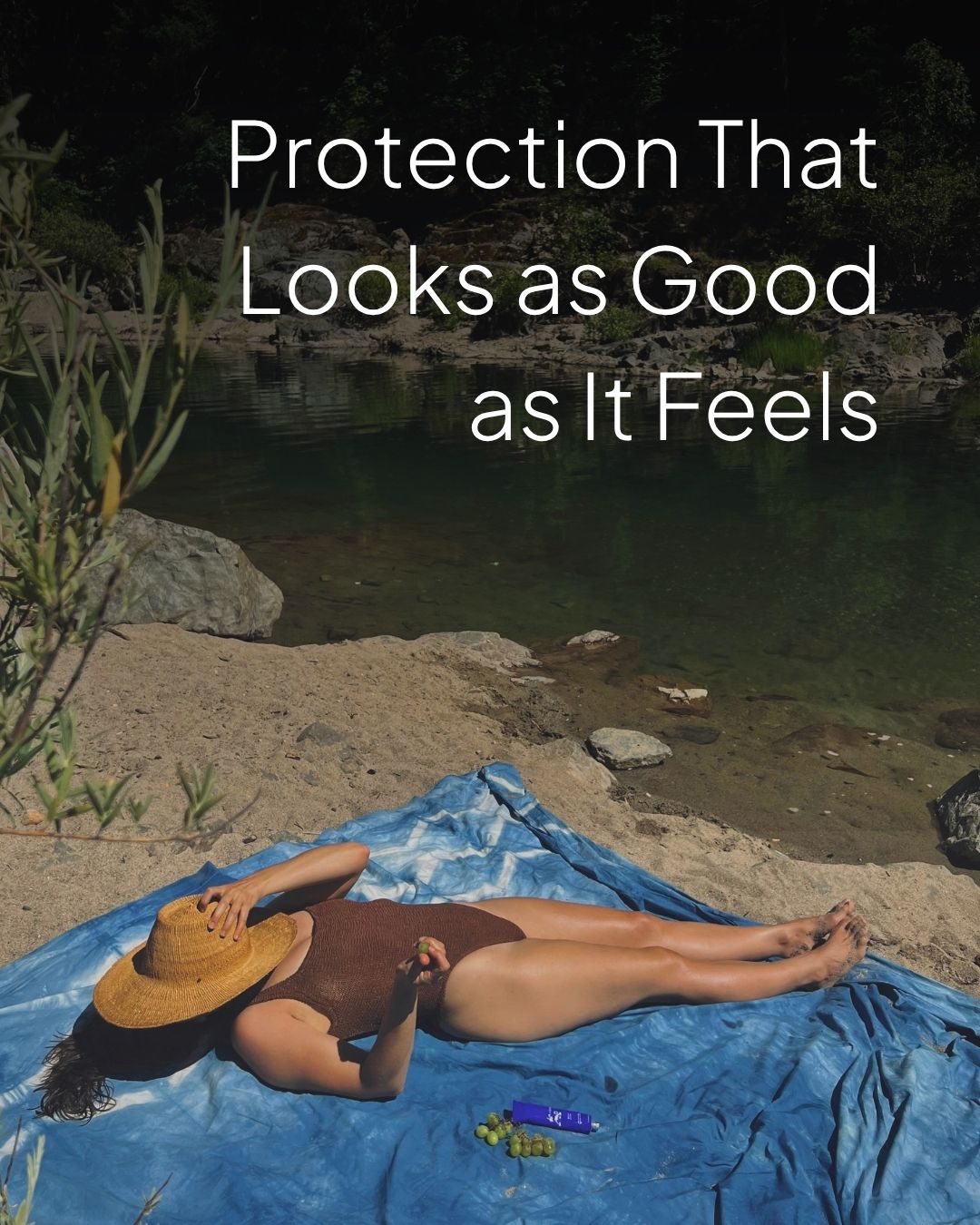 Demonstration of applying salt+blue BODY sunscreen